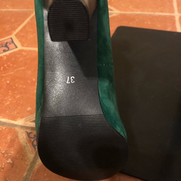 Shoes - Picture 3 of 4